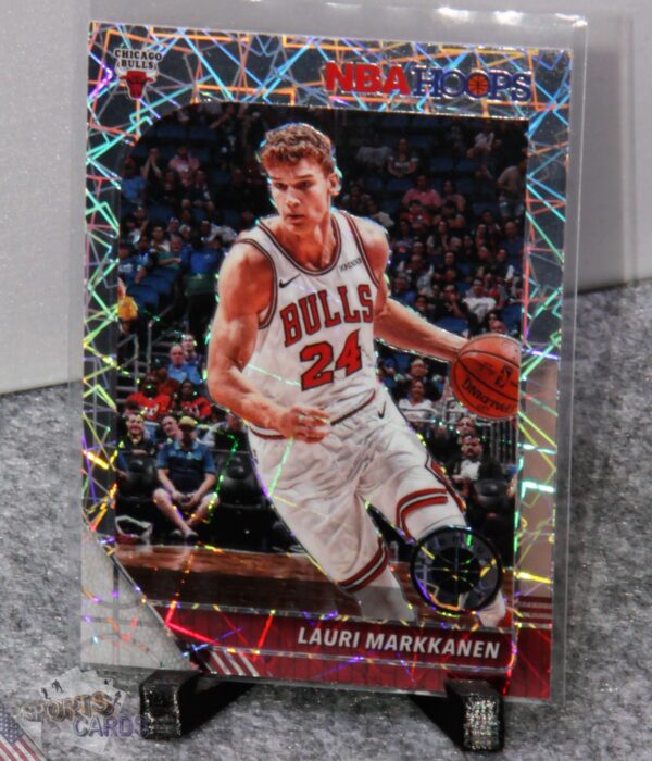 2019-20 Lauri Markkanen #27 Panini NBA Hoops Premium Stock Silver Lazer Prizm-stand