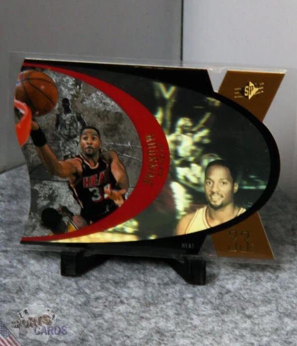 1997-98 Alonzo Mourning #SPX25 Upper Deck SPx Die-Cut Hologram Gold-stand