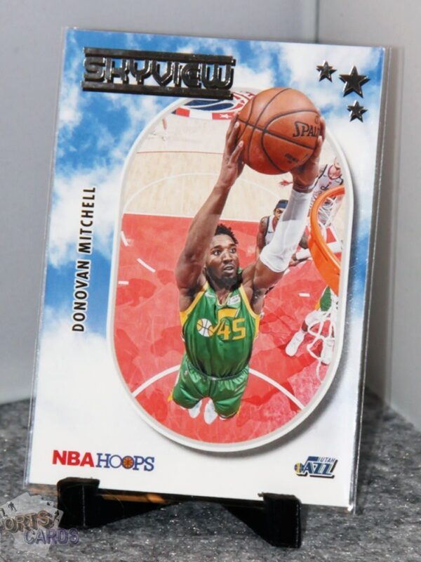 2021-22 Donovan Mitchell #8 Panini NBA Hoops Skyview-stand