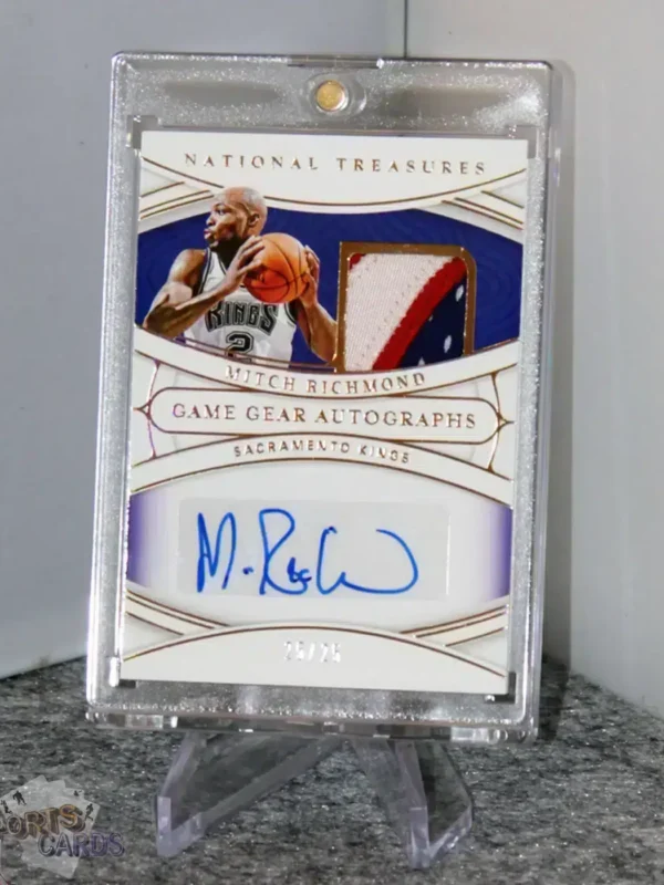 2021-22 Mitch Richmond #GGA-MRM Panini National Treasures Gear Autographs /25 - Afbeelding 3