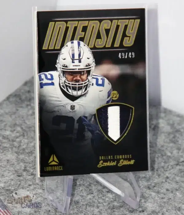 2022 Ezekiel Elliott #INT-EZE Panini Luminance Intensity Gold /49-stand