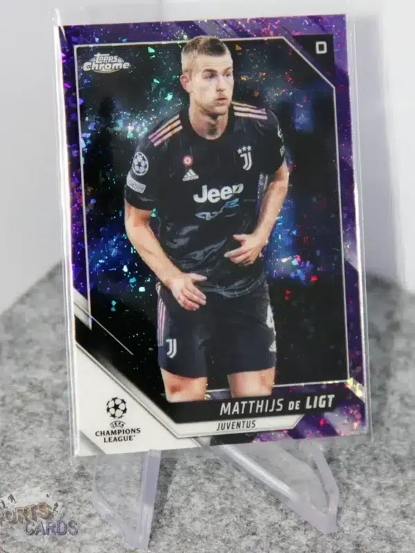 2021-22 Matthijs de Ligt #61 Topps Chrome UEFA Champions League Purple Mini-Diamond /250-stand
