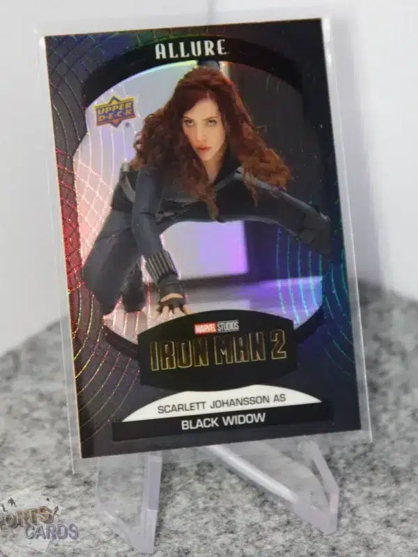 2022 Scarlett Johansson as Black Widow #4 Upper Deck Marvel Allure Iron Man 2 Black Rainbow - Afbeelding 3