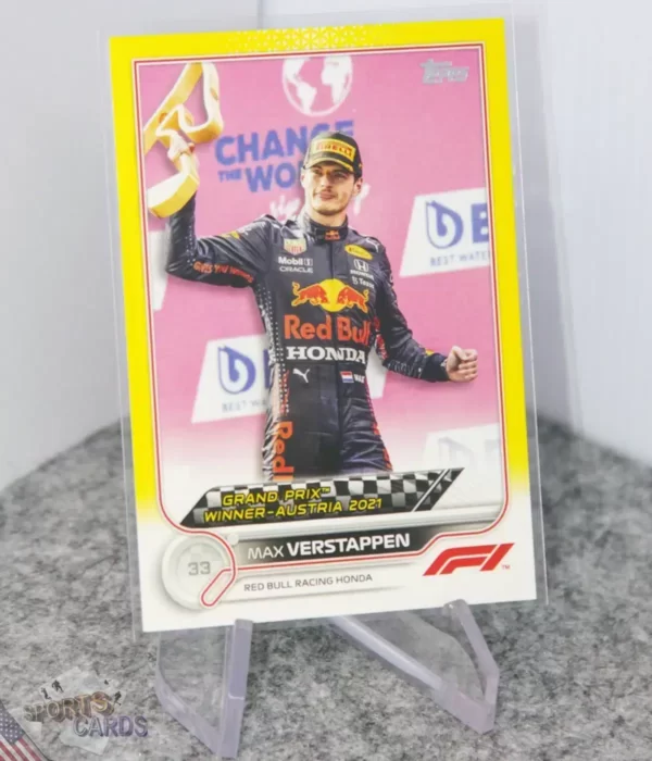 2022 Max Verstappen #159 Topps F1 Grand Prix Winners Yellow Refractor /125-stand