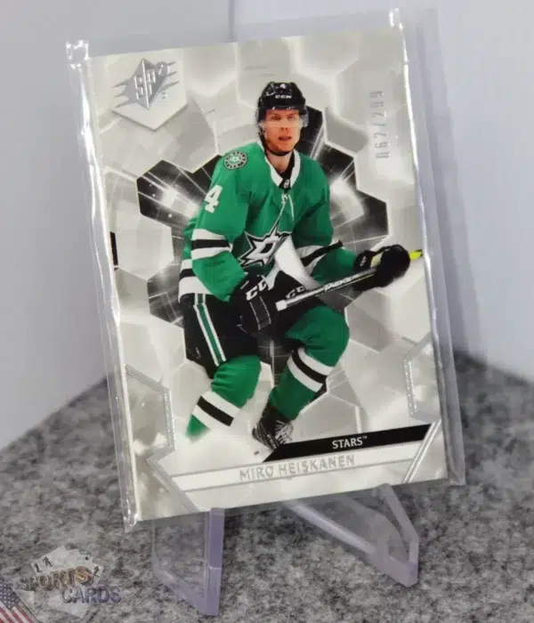 2020-21 Miro Heiskanen #44 Upper Deck SPx /299-stand