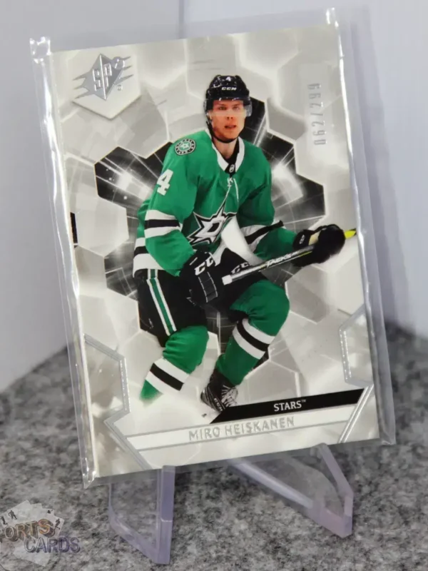 2020-21 Miro Heiskanen #44 Upper Deck SPx /299-stand