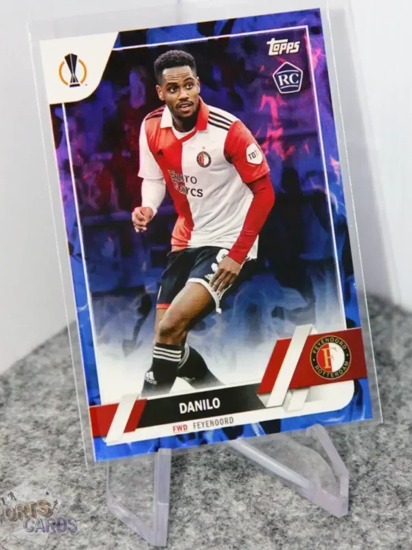 2022-23 Danilo #13 Topps UEFA Europa League Blue Inferno Foil Refractor RC /125 - Afbeelding 3