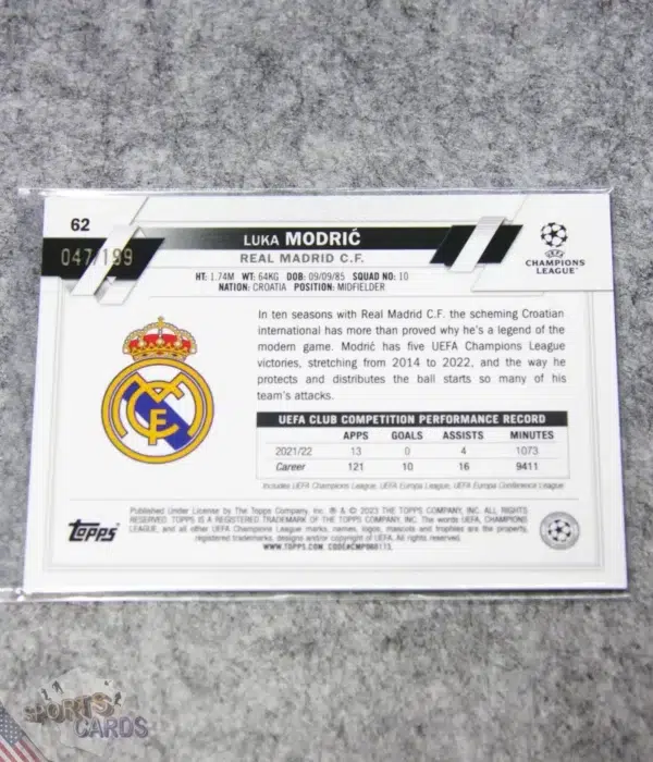 Alternative view of 2022-23 Luka Modric #62 Topps Chrome UEFA Champions League Aqua Wave Refractor /199