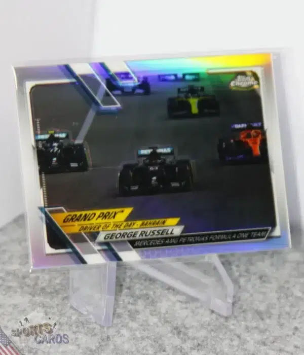 2021 George Russell #156 Topps Chrome Driver of the Day Refractor SP-stand