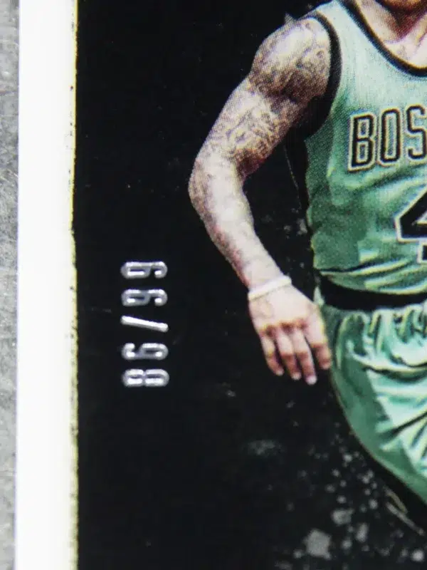 2015-16 Isaiah Thomas #156 Panini Noir Color SN#66 - detail