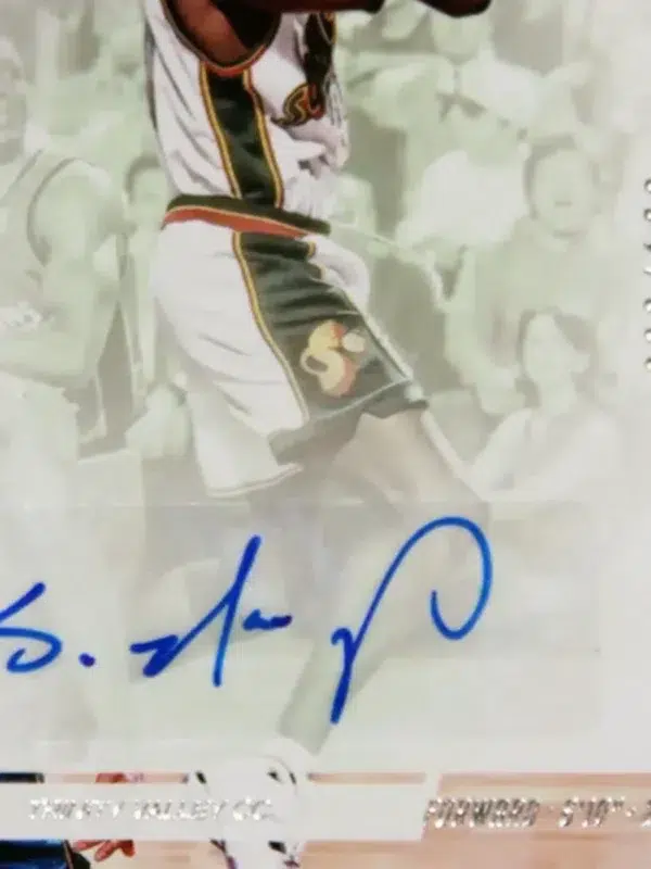 2016-17 Shawn Kemp #18 Panini Prestige Autographs SN#32 - detail
