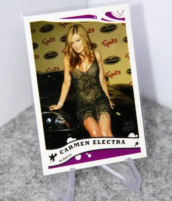 2005 Carmen Electra #252 Topps Rookie Card - stand