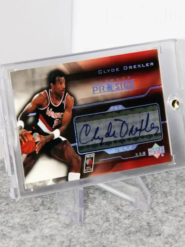 2004-05 Clyde Drexler #PS-CL Upper Deck Diamond Pro Sigs Collection Pro Signs Autograph - stand