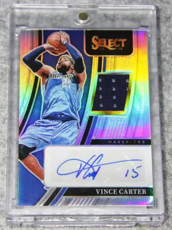 2021-22 Vince Carter #AM-VCT Panini Select Autographed Memorabilia Silver SN#32 - front