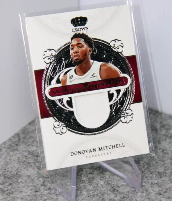 2022-23 Donovan Mitchell #KRT-DVM Panini Crown Royale Knights of The Round Table - stand