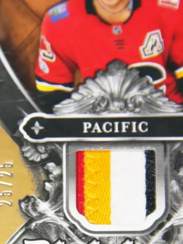 2018-19 Sean Monahan #DA-SM Upper Deck Artifacts Hockey Divisional Artifacts Patch SN#25 - detail
