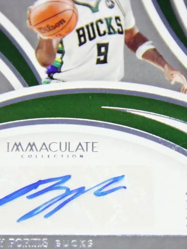 2021-22 Bobby Portis #IPP-BPM Panini Immaculate Collection Past & Present Signatures SN23 - detail