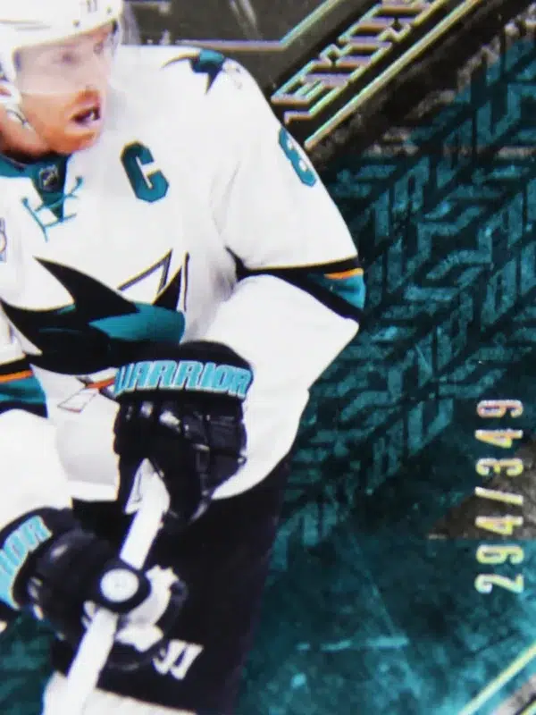 2015-16 Joe Pavelski #24 Upper Deck Black SN#294 - detail
