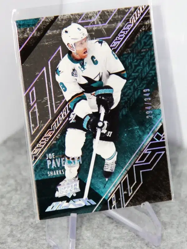 2015-16 Joe Pavelski #24 Upper Deck Black SN#294 - stand