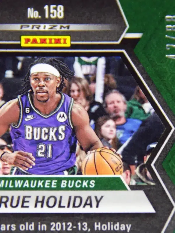 2022-23 Jrue Holiday #158 Panini Mosaic Choice Fusion Red Yellow Prizm SN#42 - detail