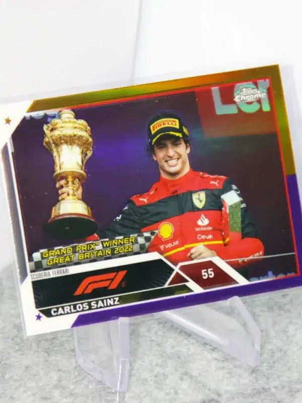 2023 Carlos Sainz #153 Topps Chrome F1 GP Winner Purple Gold Refractor - stand