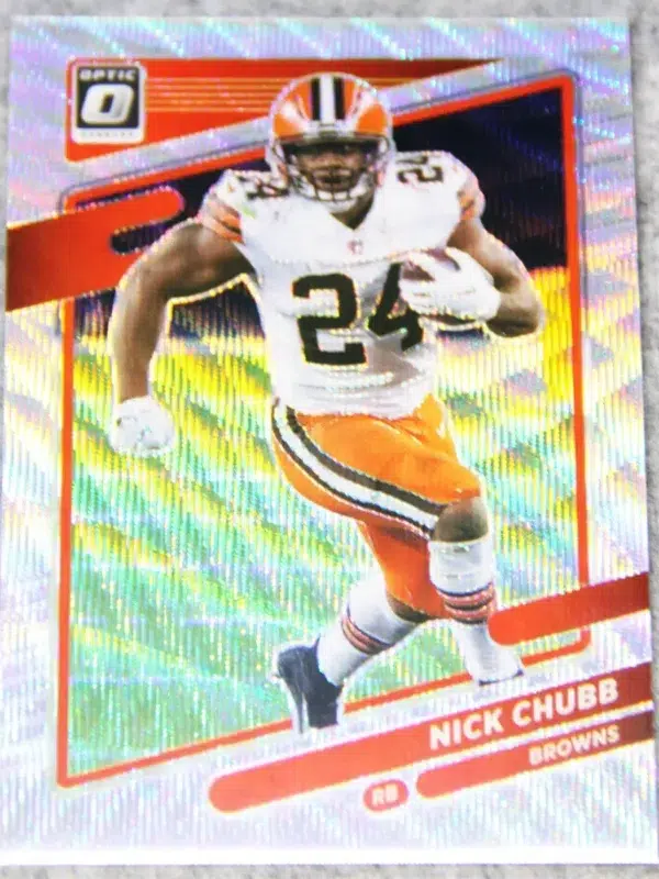 2021 Nick Chubb #141 Panini Donruss Optic Wave Prizm SN#250 - front