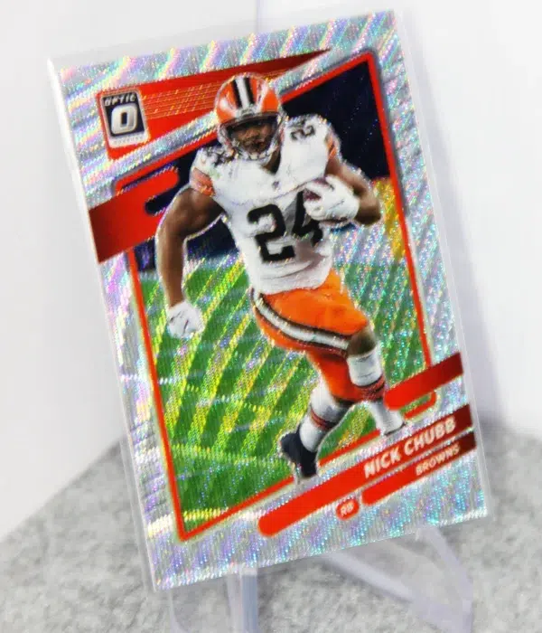 2021 Nick Chubb #141 Panini Donruss Optic Wave Prizm SN#250 - stand