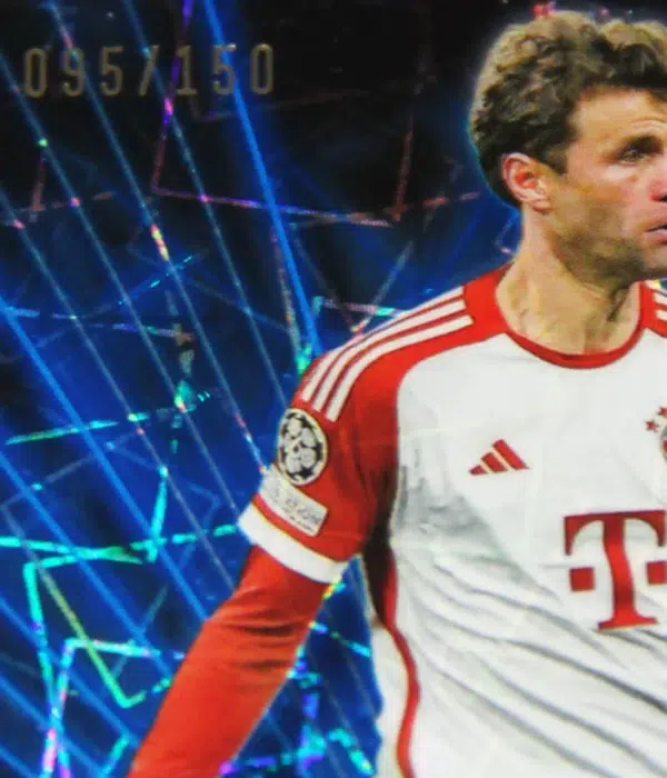 2023-24 Thomas Muller #BLA-TM Topps Chrome UEFA Club Competitions Black Lazer Refractor Autograph SN#95 - detail