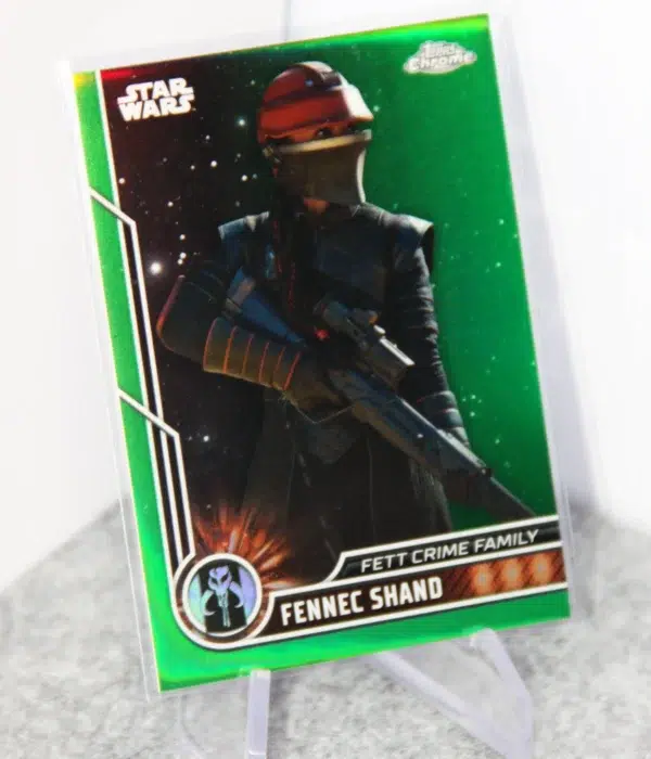 2023 Fennec Shand #90 Topps Star Wars Chrome Fett Crime Family Green Refractor SN#47 - stand