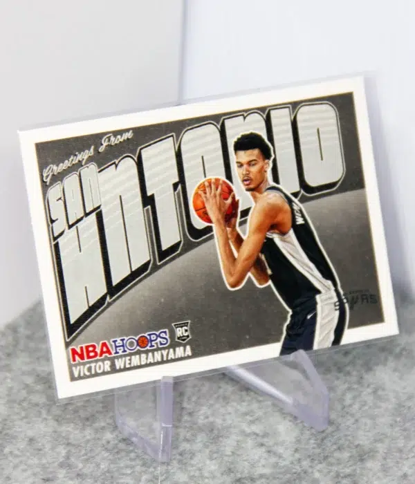 2023-24 Victor Wembanyama #1 Panini NBA Hoops Greetings from San Antonio RC - stand
