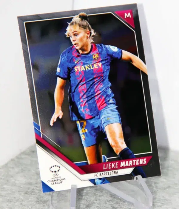 2022 Lieke Martens #1 Topps Chrome UEFA Women's Champions League RC - stand