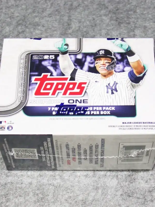 2025 Topps Series 1 Baseball MLB Value Box - back