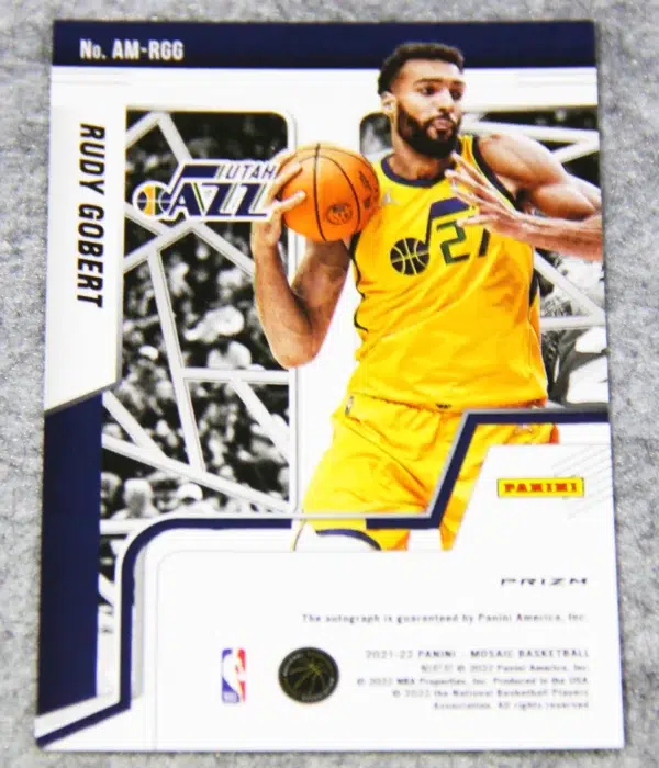 2021-22 Rudy Gobert #AM-RGG Panini Mosaic Autographs Red Yellow Choice Prizm
