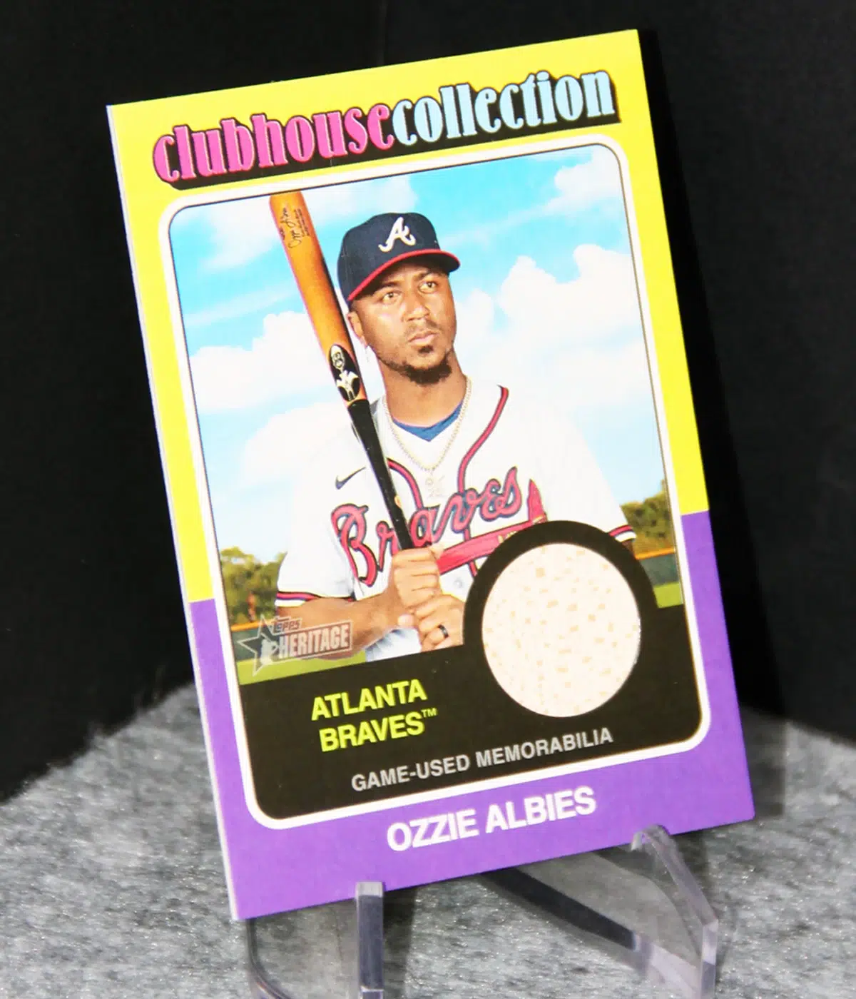 2024 Ozzie Albies #CCR OA Topps Heritage Clubhouse Collection Relic - stand